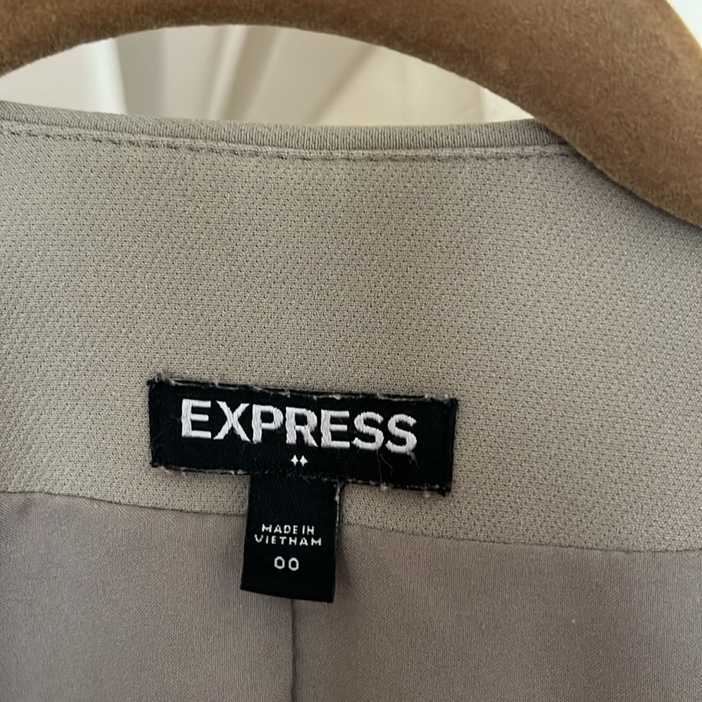 Express Blazer - Picture 2 of 5